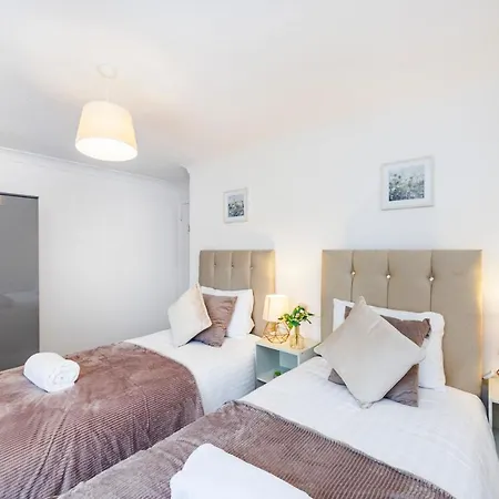 Lovely 2 Bd Hse With Parking Near Excel London Exterior photo