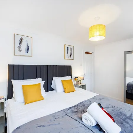 Lovely 2 Bd Hse With Parking Near Excel London Exterior photo