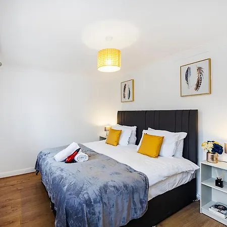 Lovely 2 Bd Hse With Parking Near Excel London Exterior photo