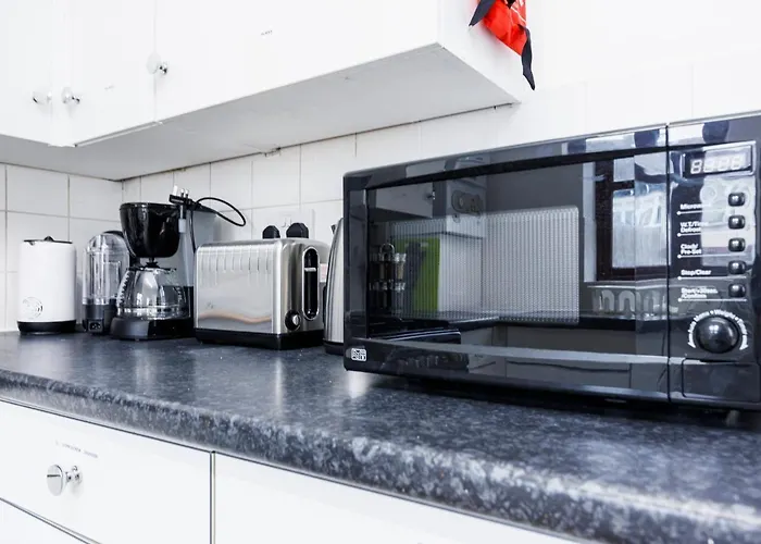 Lovely 2 Bd Hse With Parking Near Excel